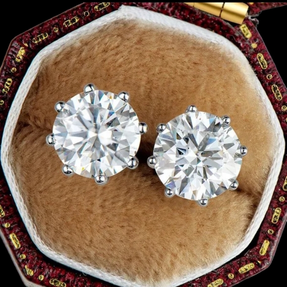 Stunning CZ Solitaire Studd Earrings - Picture 1 of 2